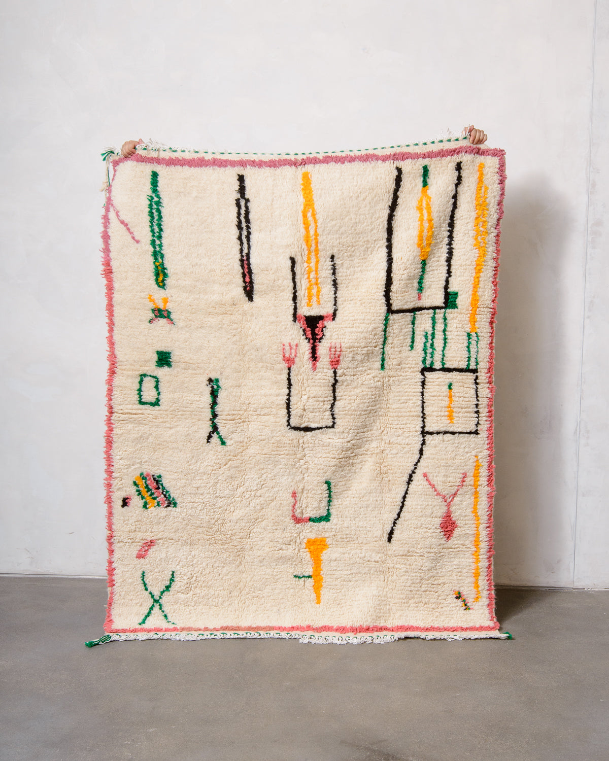 Modern designer handcrafted Berber rug from Morocco. Azilal rug with beautiful colours and patterns. Made of sheep’s wool and cotton.
